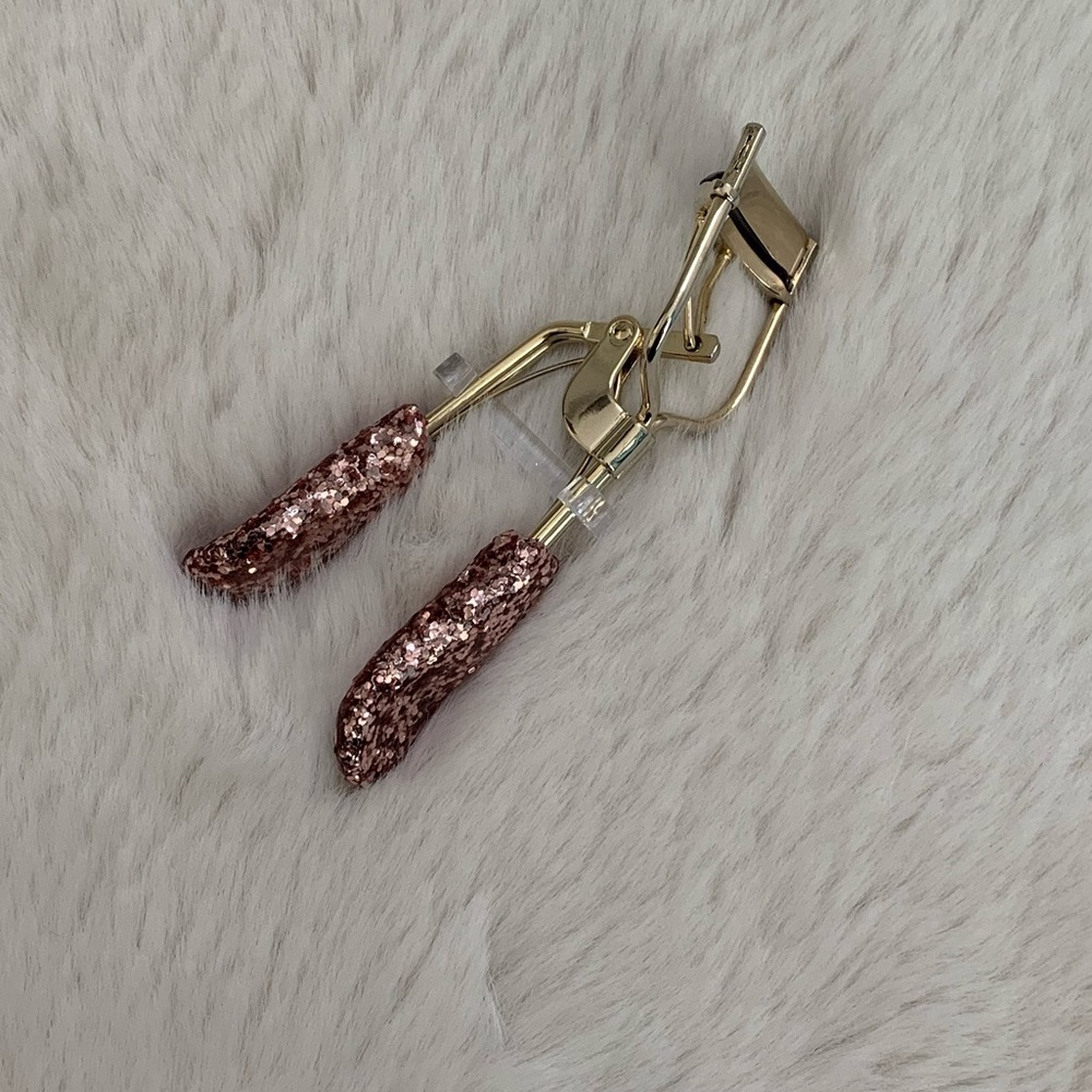 Eyelash curler